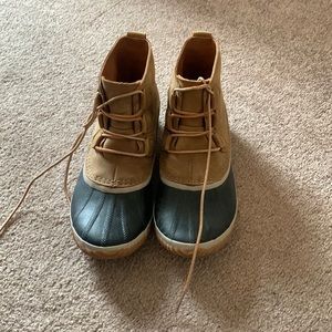 Sorel size 9 Out n’ About boots